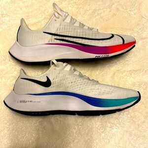 Nike Pegasus women’s 9.5 (8 men’s) two tone sneakers. Worn 2x.